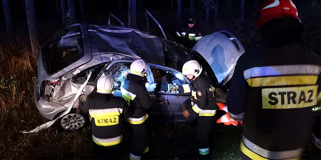 Dachowanie samochodu na DK11. Było mokro