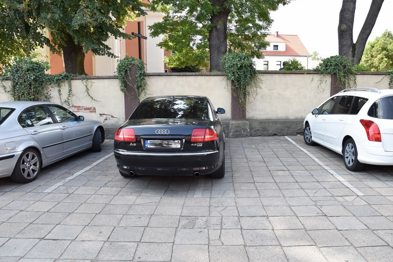 Urzędnik odegrał się na źle parkującym