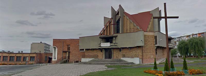Dwa zastępy strażaków w kościele do jednej kobiety