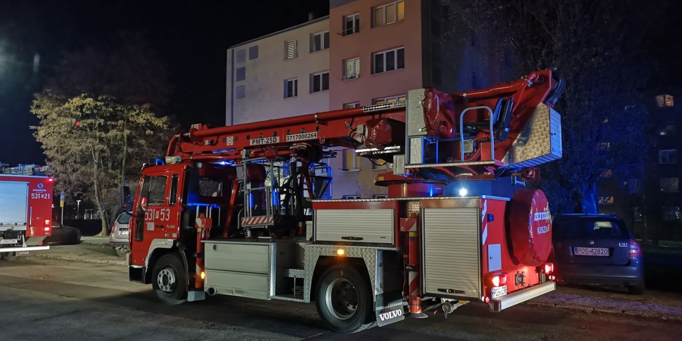Przypalił kolację – przyjechały 4 wozy straży pożarnej, karetka i policja