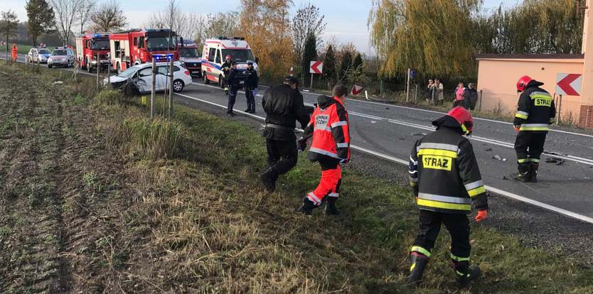 Wypadek na DK25. Interweniował LPR, ranna kobieta i