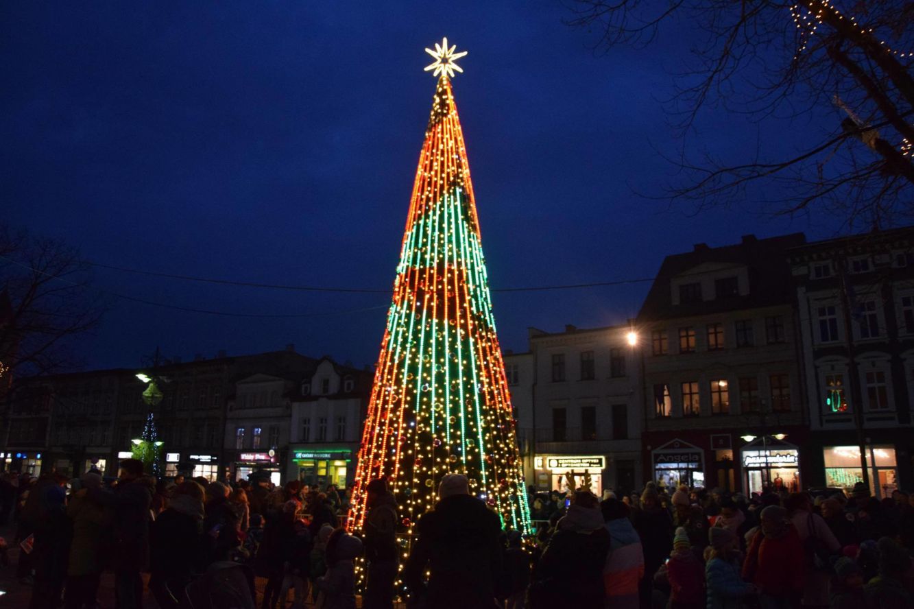 Choinka rozświetliła ostrowski Rynek