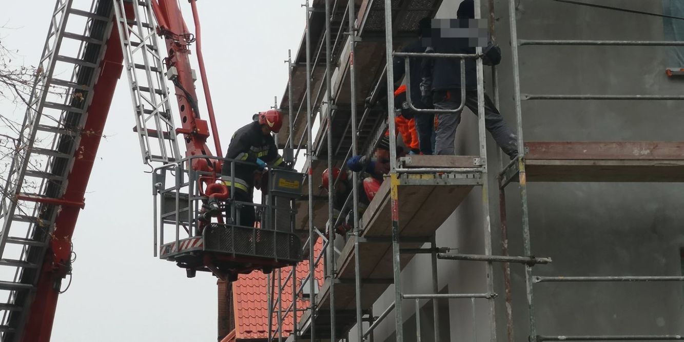 Zdejmowali poszkodowanego z rusztowania