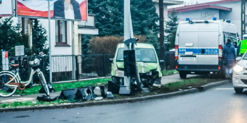 Wjechała w słup na Krotoszyńskiej