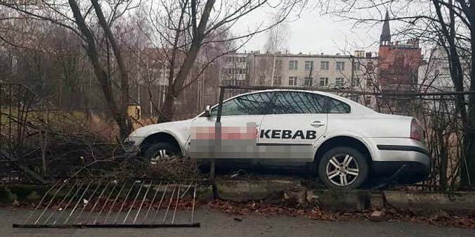 Samochód od Kebaba wypadł z drogi, a później zniknął