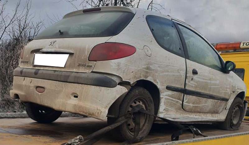 Ścigali go, zatrzymał się w rowie