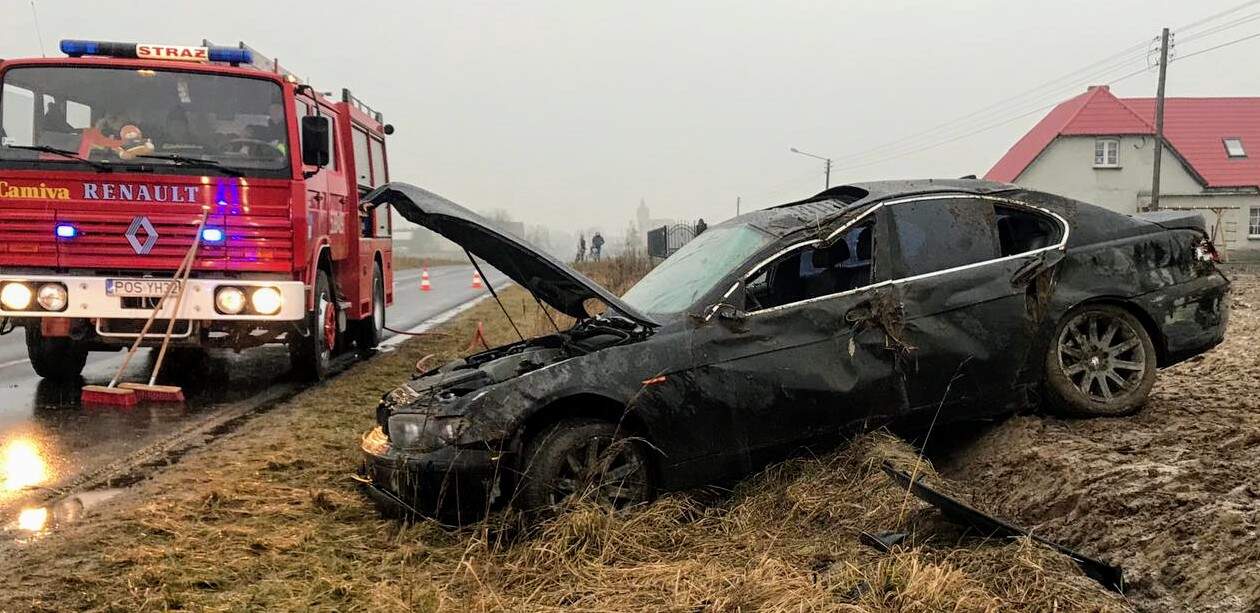 BMW wjechało do rowu w Ligocie