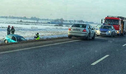 Rover dachował na obwodnicy Skalmierzyc