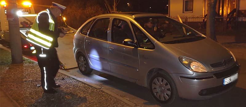 Zatrzymano 3 osoby. W środku były narkotyki