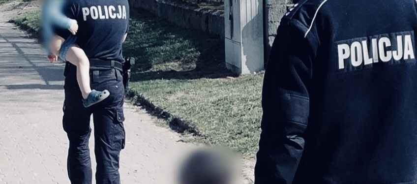 Półnagie małe dzieci chodziły po mieście. Interweniowała policja