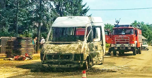 Spłonął bus w Szczurach