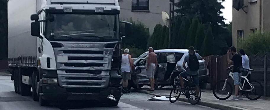 Wypadek na Wybickiego. Poszkodowany znany polityk (aktualizacja nr 2)