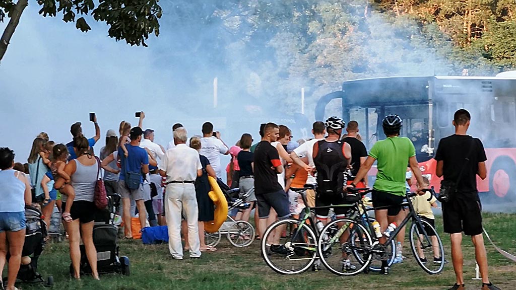 Wielka akcja na Piaskach – wypadek aut i autobusu