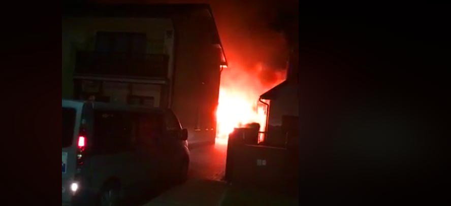 W Odolanowie spłonął garaż z samochodem