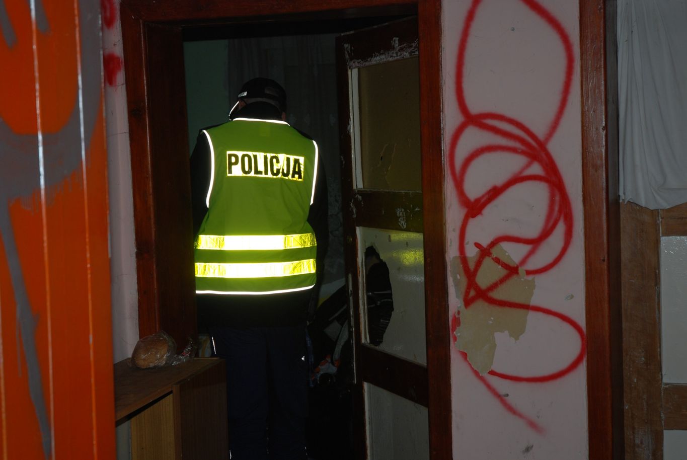 Policjanci namierzają bezdomnych