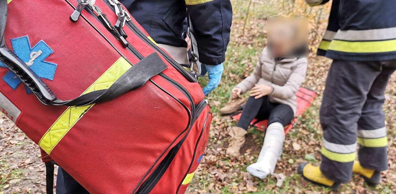 Spadła z konia na Piaskach. Interweniowali strażacy i pogotowie