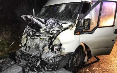 Zderzenie busa z ciężarówką k. Mikstatu