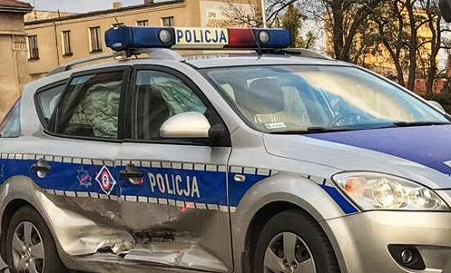 Wypadek na rondzie z udziałem radiowozu (aktualizacja)