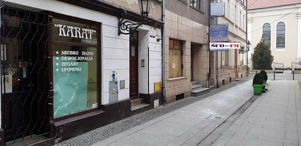 Gruzini okradli sklep m.in. z dewocjonaliami. Padły strzały