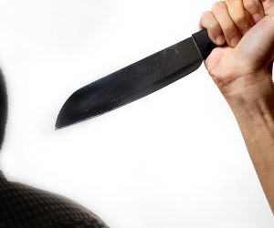 Chciał nożem „załatwić” policjantów