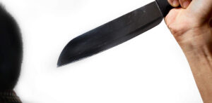 Chciał nożem "załatwić" policjantów nozownik