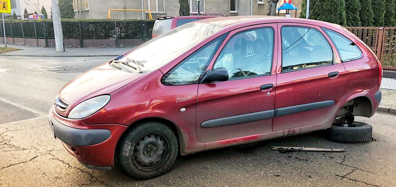 Zderzenie Mercedesa i Citroena na Skorupki OSTROW24.tv