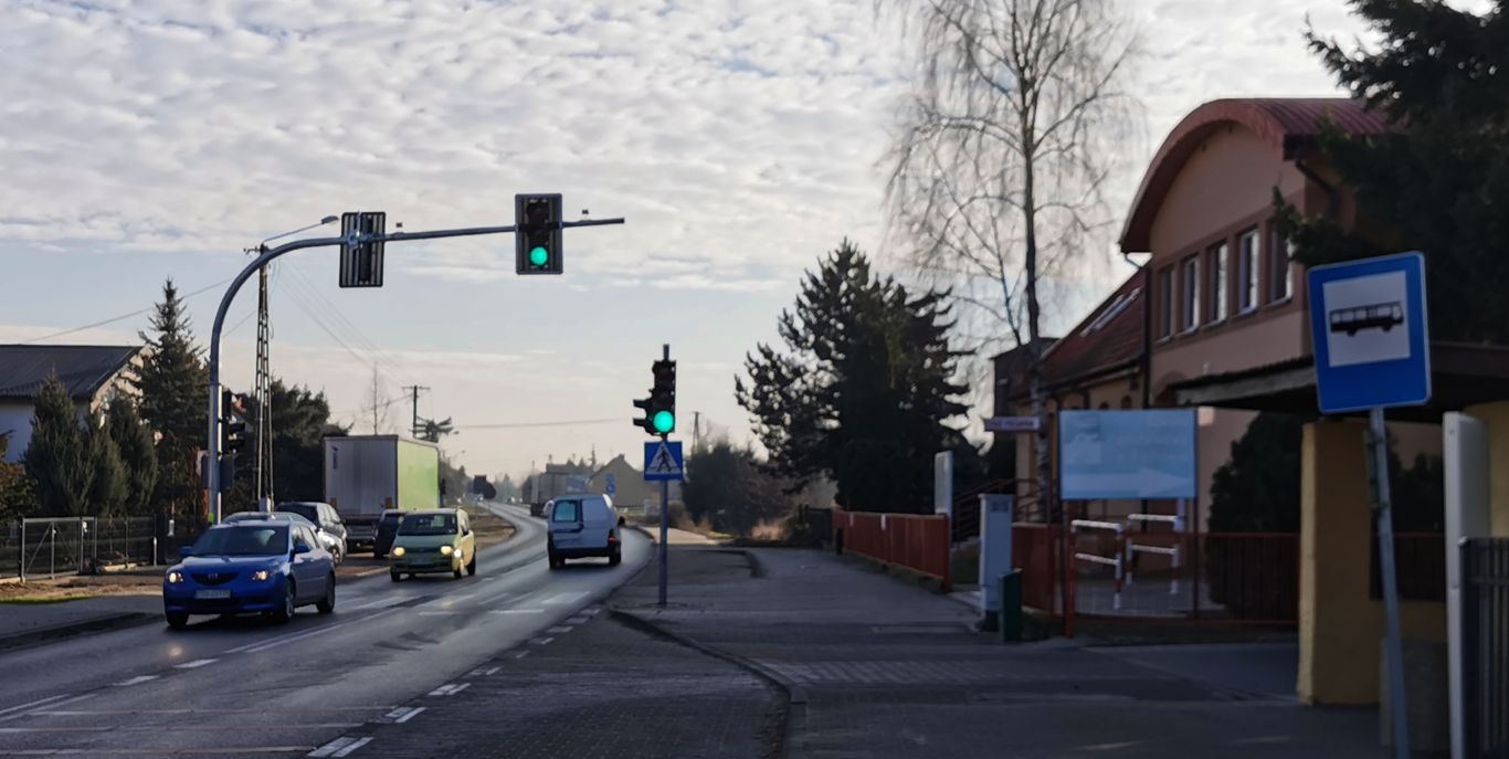 Miało być bezpieczniej dzięki światłom. Doszło do zderzenia 3 aut