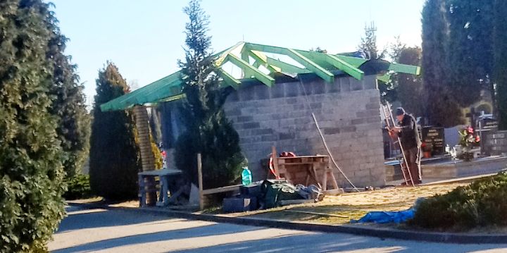 Romowie budują grobowiec wielkości domku