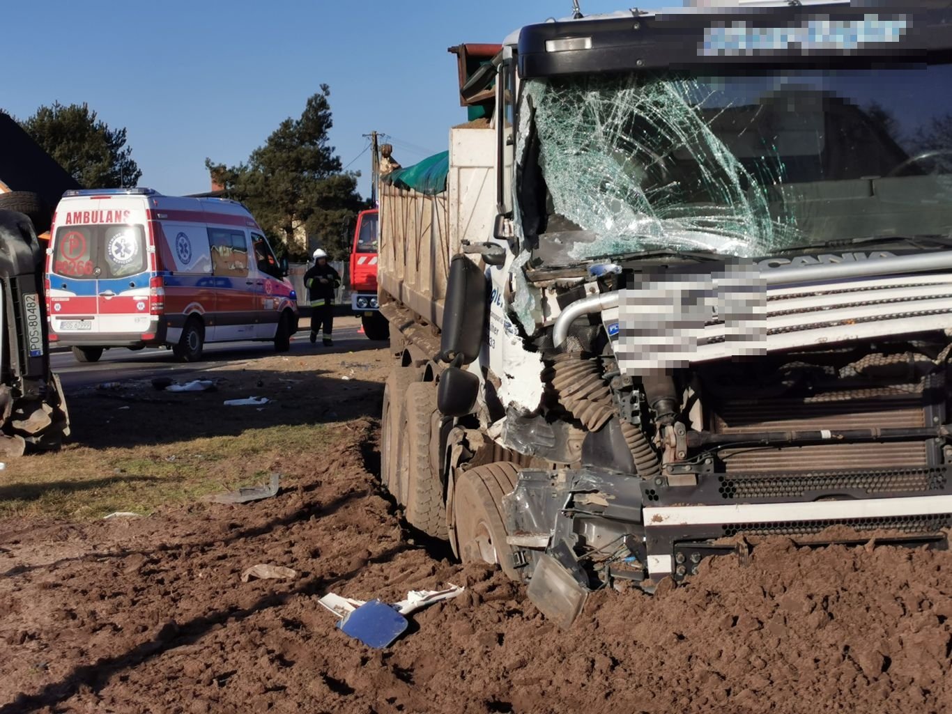 Wypadek busa i ciężarówki w Radłowie OSTROW24.tv