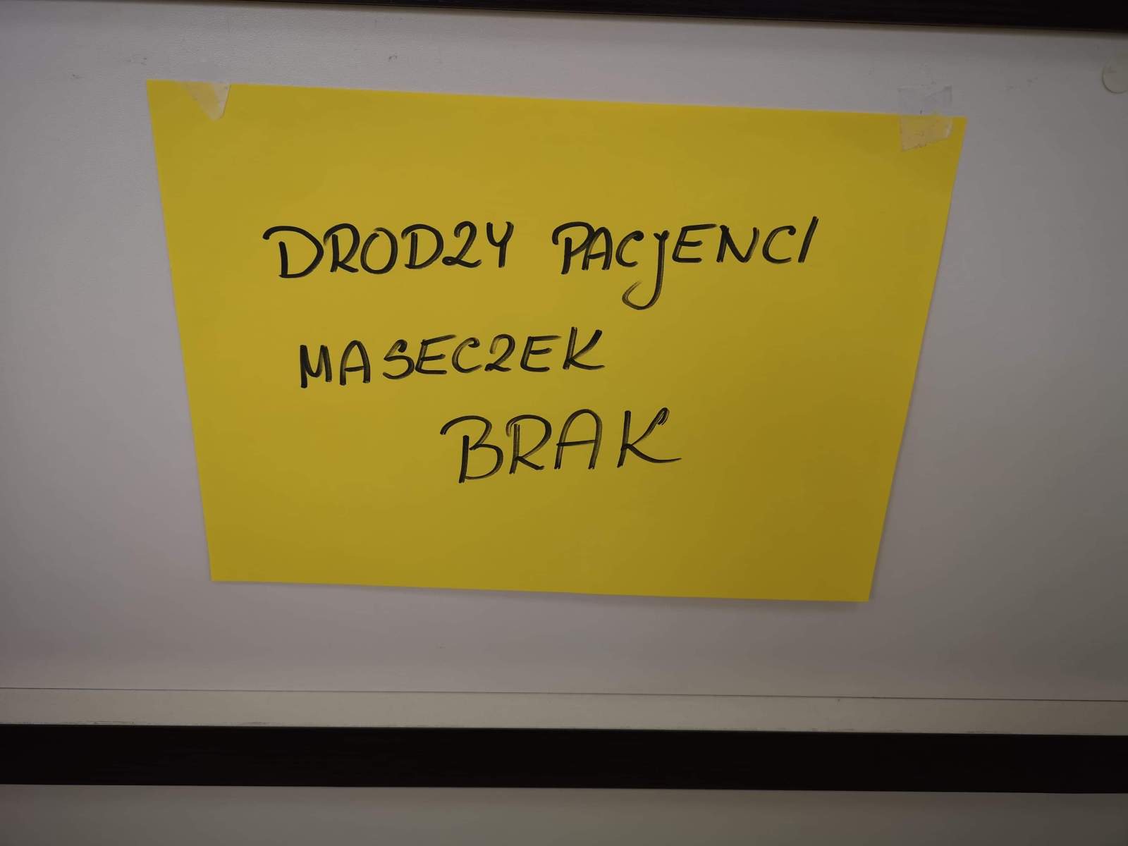 Brak maseczek w aptekach. Strach przed koronawirusem?