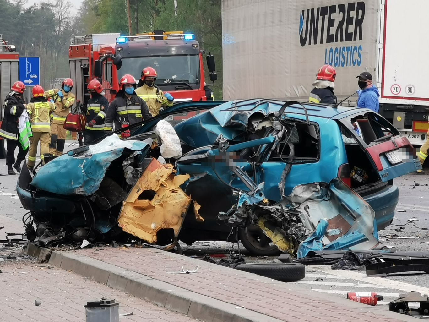 Seatem Cordoba wjechał wprost pod ciężarówkę na obwodnicy Ostrowa. 20-latek zginął na miejscu