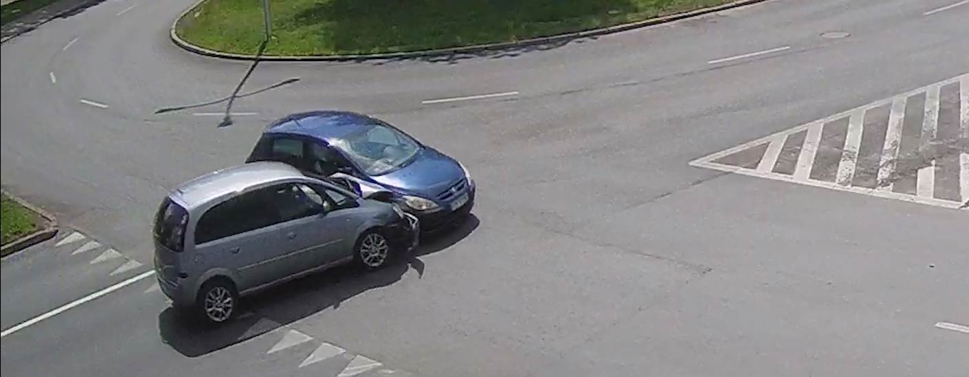 Kolizja na Rondzie Bankowym – 31 maja 2020 Peugeot i Opel