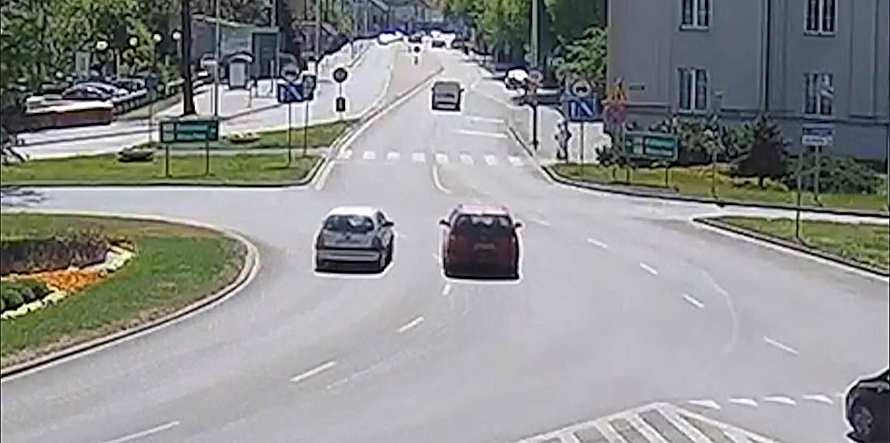 Kolizja na Rondzie Bankowym – 9 maja 2020 (wideo)