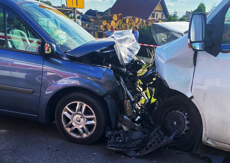 Zasnęła i wjechała w busa w Przygodzicach