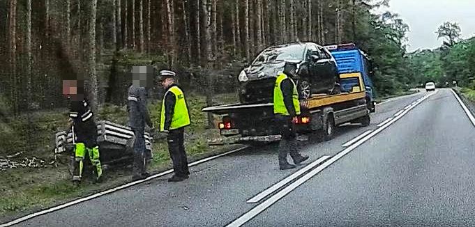 Wpadł do rowu przewożąc drewno