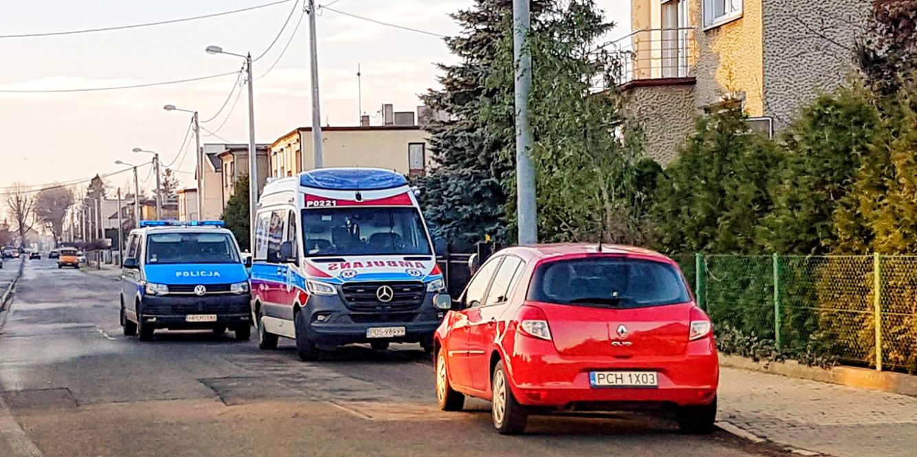 Ostrowianin zmarł z wbitym nożem. Popełnił samobójstwo?