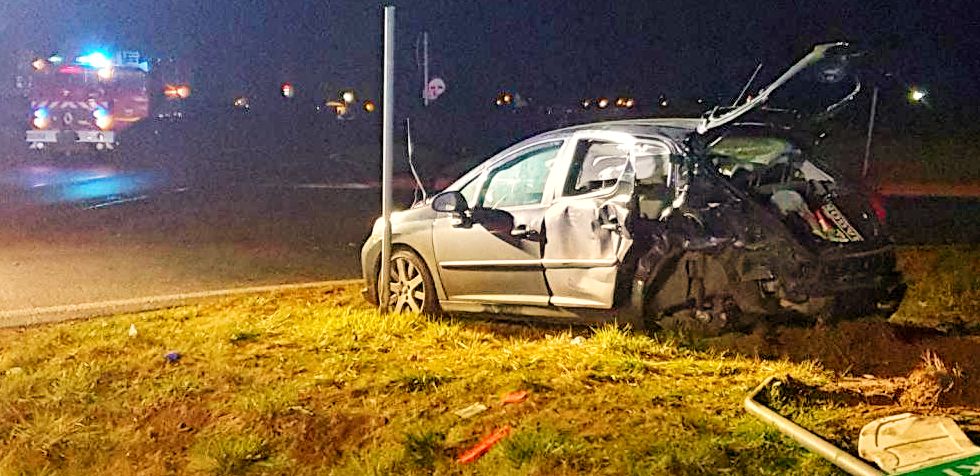 4 osoby poszkodowane w wypadku Peugeota i ciężarówki