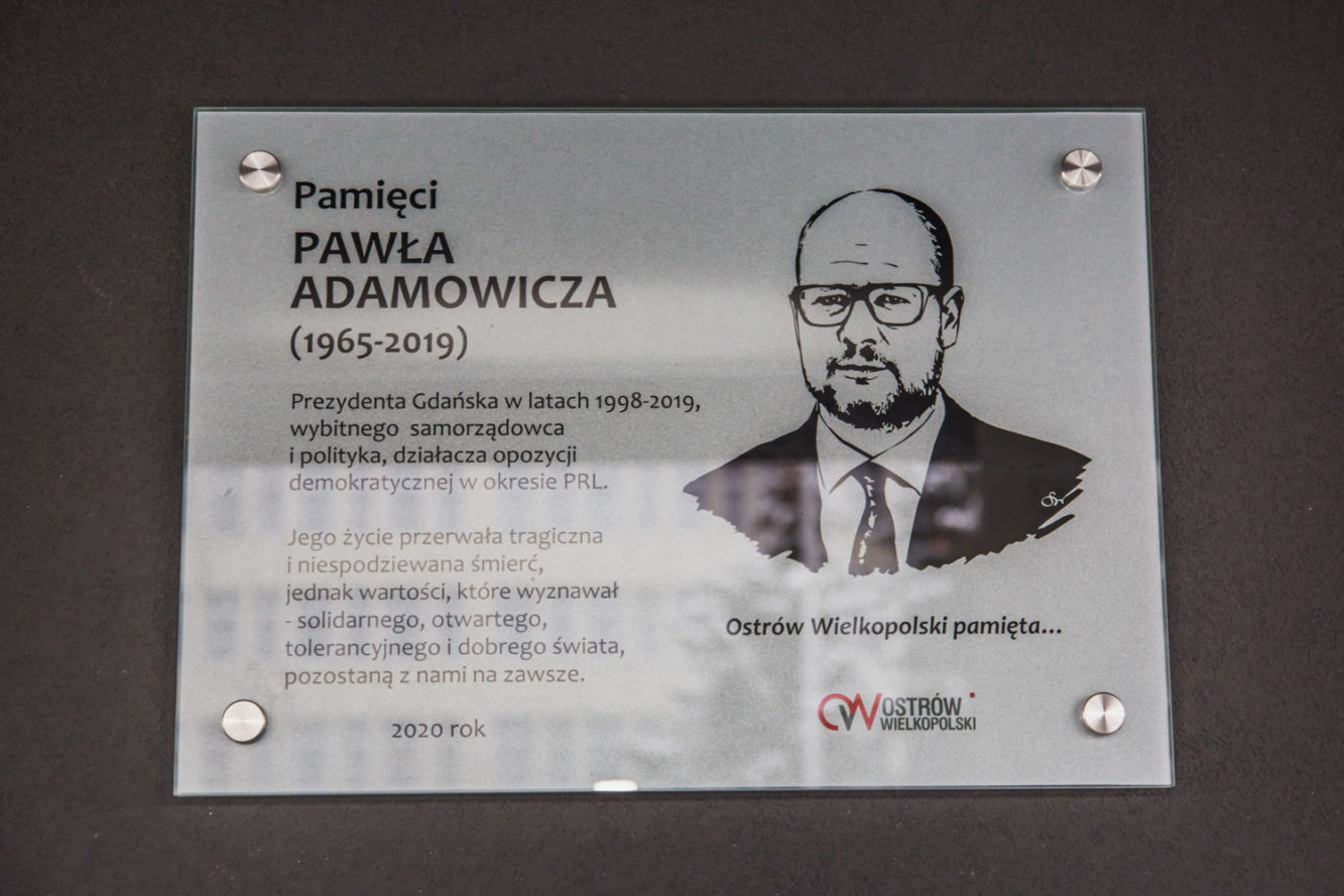 Prezydenci oddali hołd pod tablicą Adamowicza