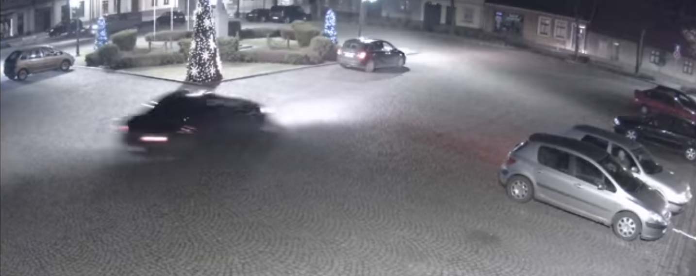 Amator driftu na Rynku stracił uprawnienia. Nagrała to kamera