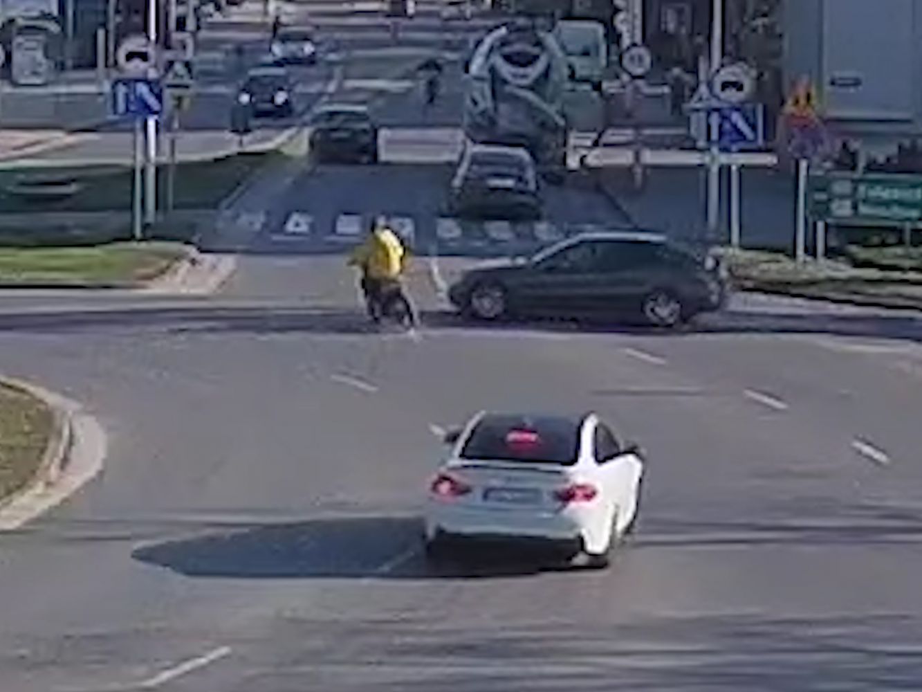 Motocyklista wyleciał w powietrze – Rondo Bankowe