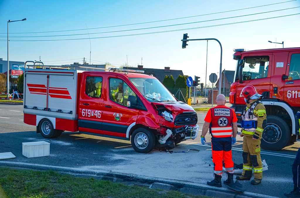 Kierowca wozu strażackiego był pijany i uciekł po kolizji