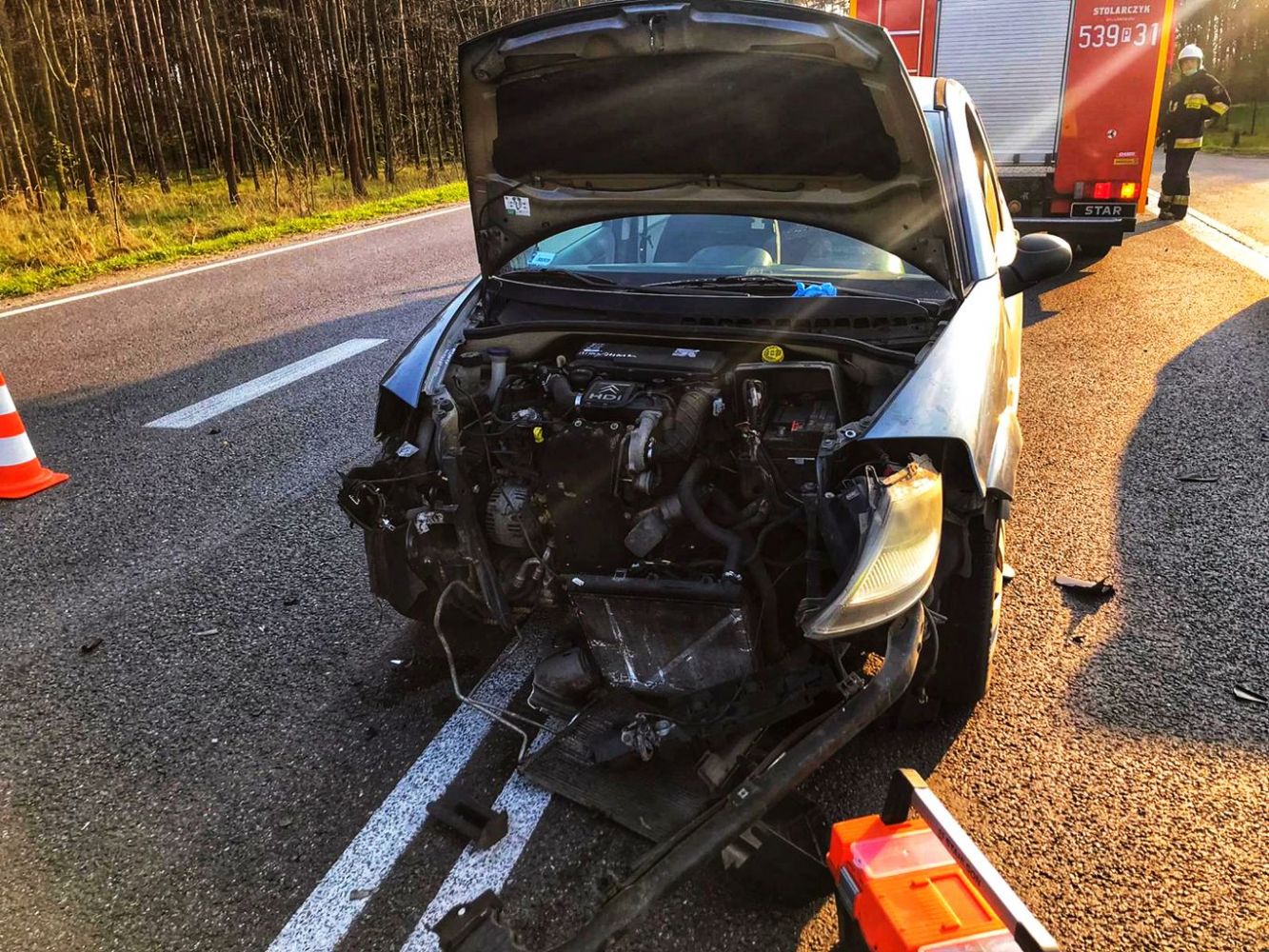 Wyjechał ze stacji paliw wprost pod ciężarówkę