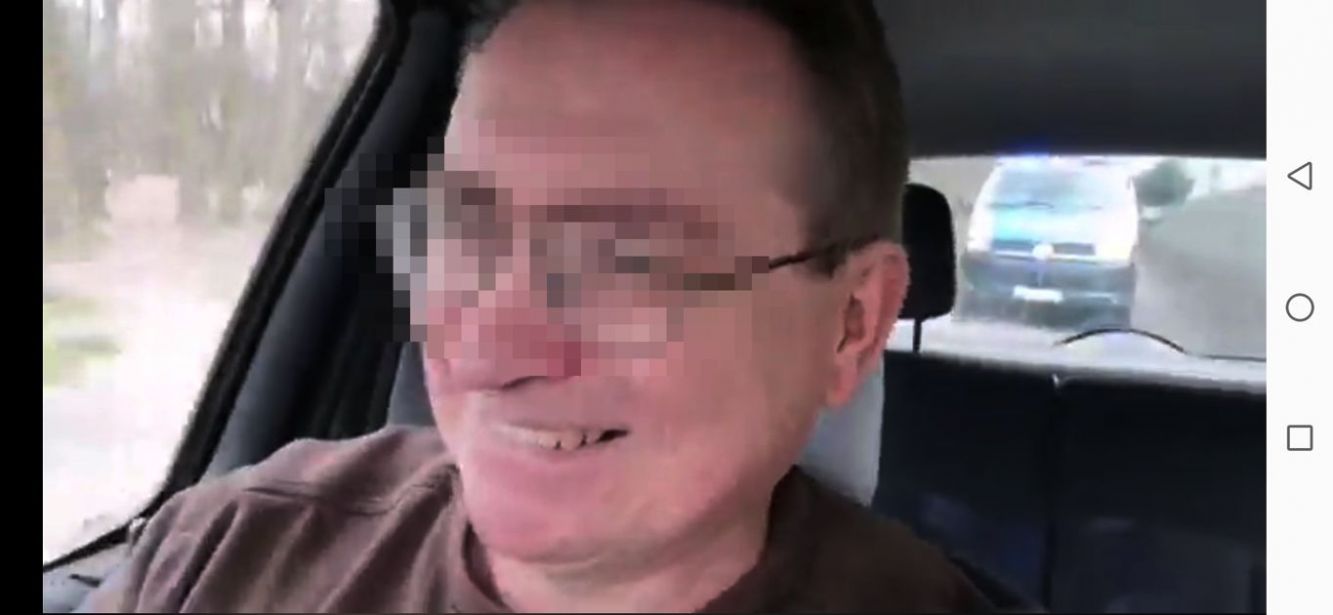Uciekał przed policją transmitując pościg (wideo)