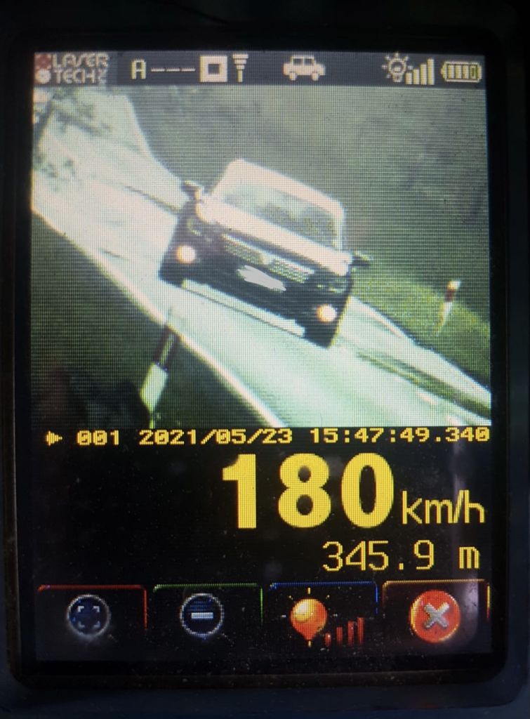 Passatem mknął 180 km/h