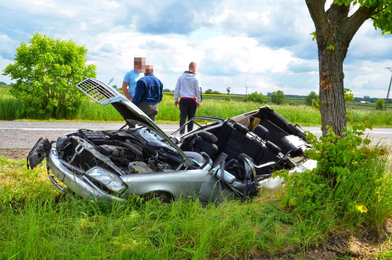 18-latek roztrzaskał się. Nieletni w stanie ciężkim
