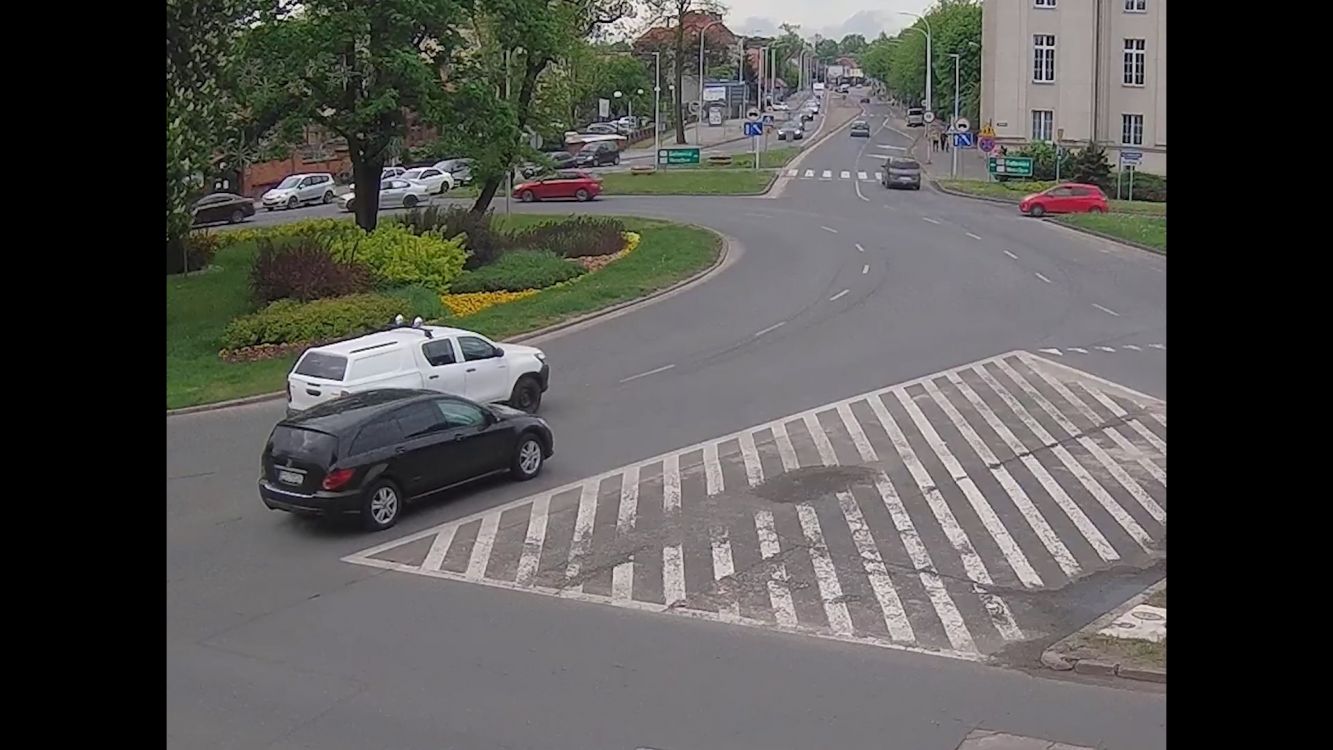 Mercedes i toyota zderzyły się na Rondzie Bankowym