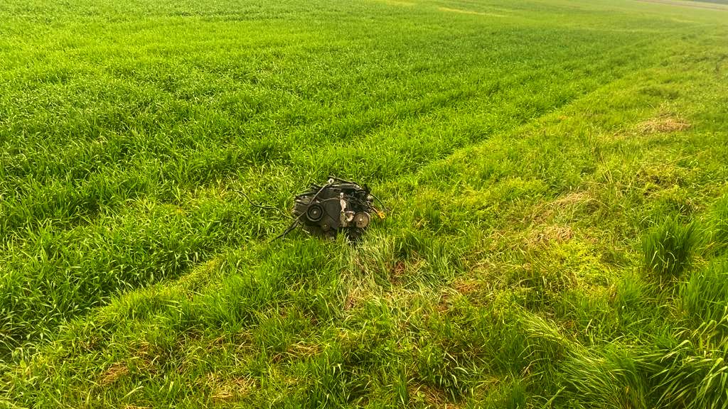 Z auta wypadł silnik