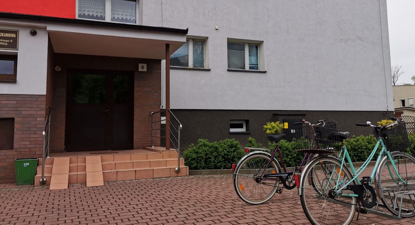 Zadymienie w mieszkaniu? Raczej lokator potrzebuje pomocy