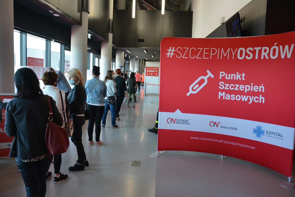 Kto zyskuje na punkcie szczepień w hali Arena?