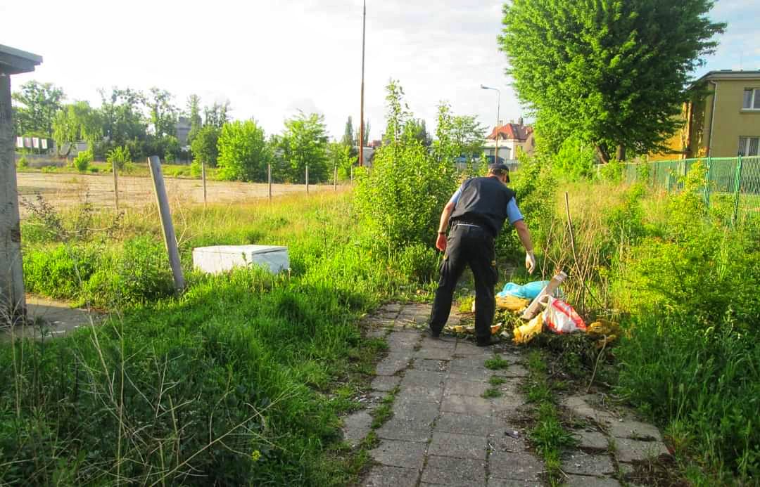 Wyrzucił odpady prT centrum przesiadkowym i wpadł